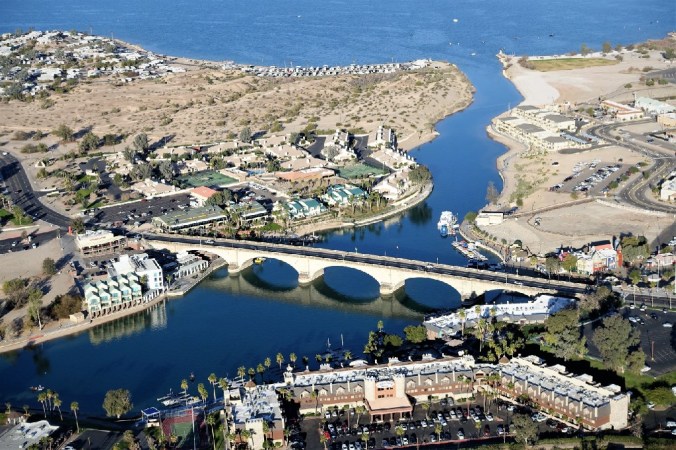 Amphibious Aircraft London Bridge (3)